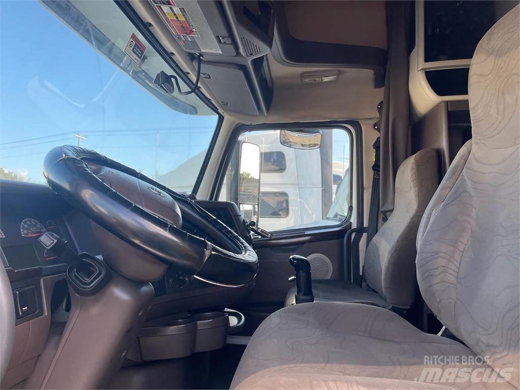 Volvo VNL64T670 Naudoti vilkikai