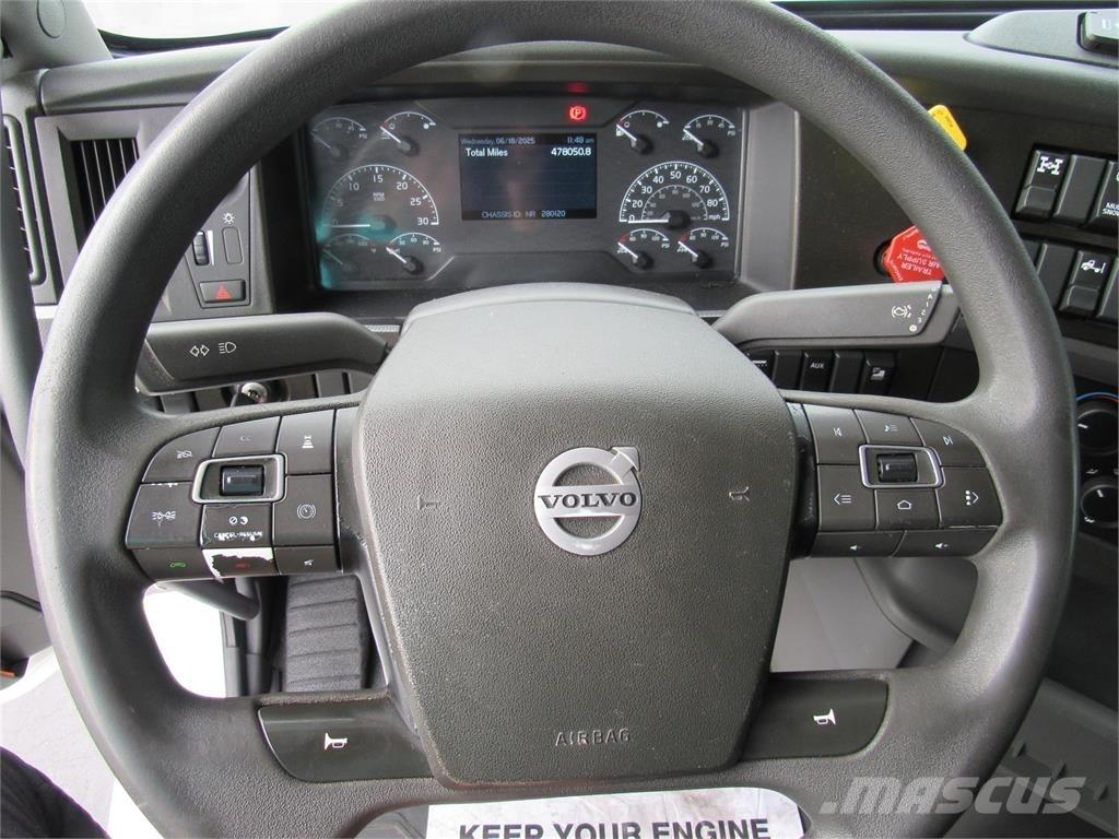Volvo VNL64T760 Naudoti vilkikai