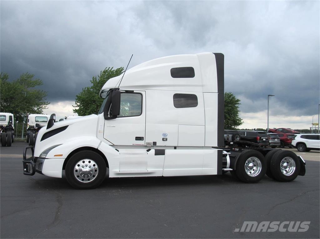 Volvo VNL64T760 Naudoti vilkikai