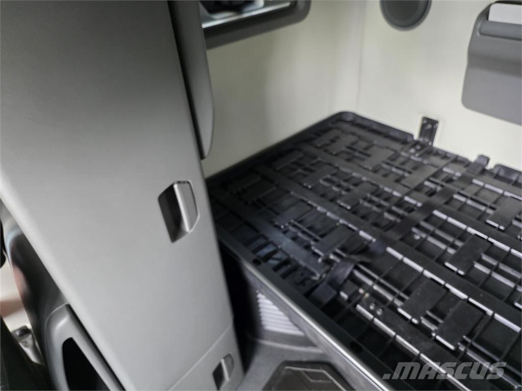 Volvo VNL64T760 Naudoti vilkikai