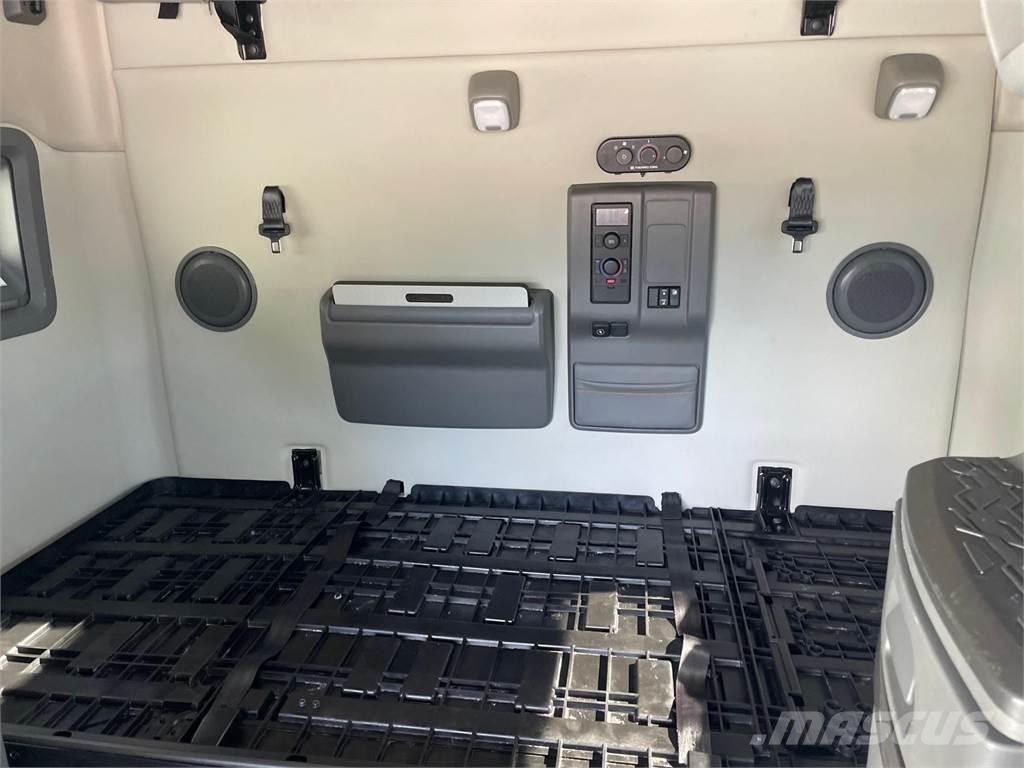 Volvo VNL64T760 Naudoti vilkikai