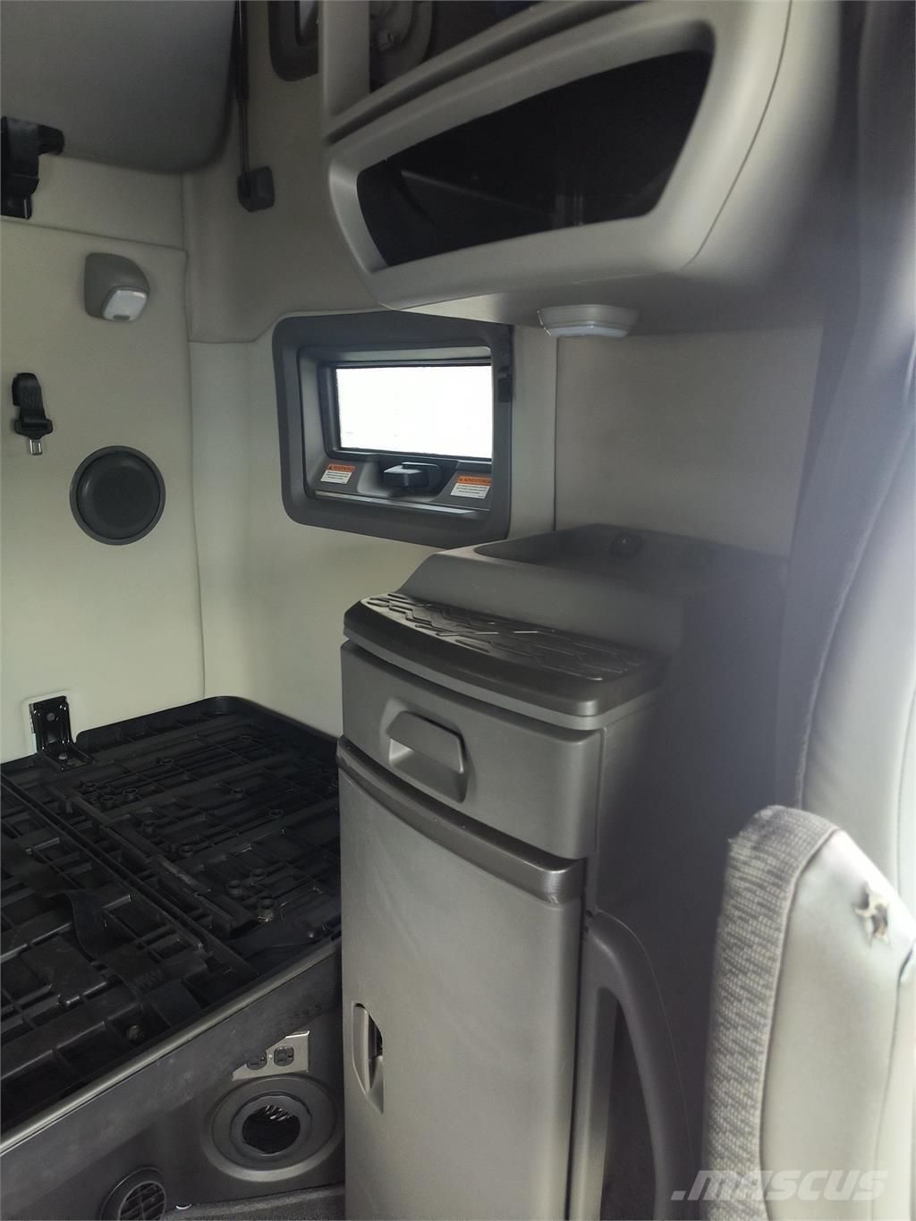 Volvo VNL64T760 Naudoti vilkikai