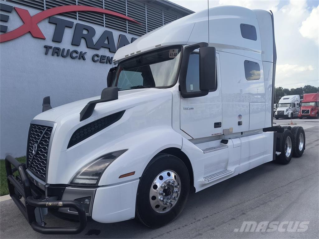 Volvo VNL64T760 Naudoti vilkikai