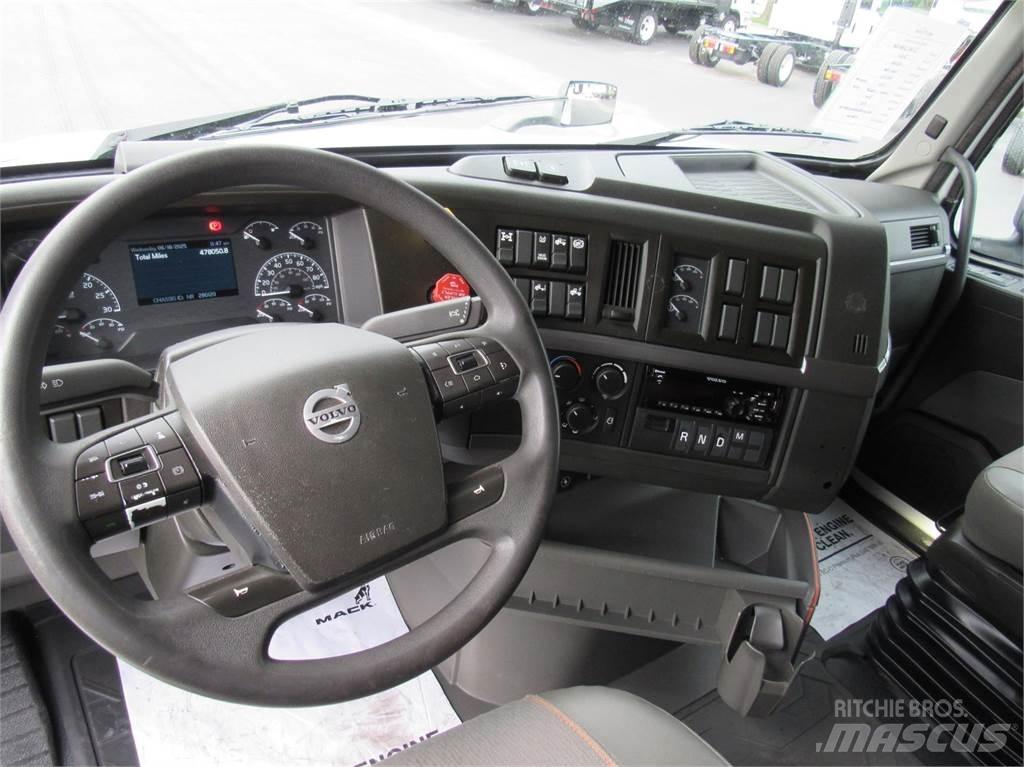 Volvo VNL64T760 Naudoti vilkikai