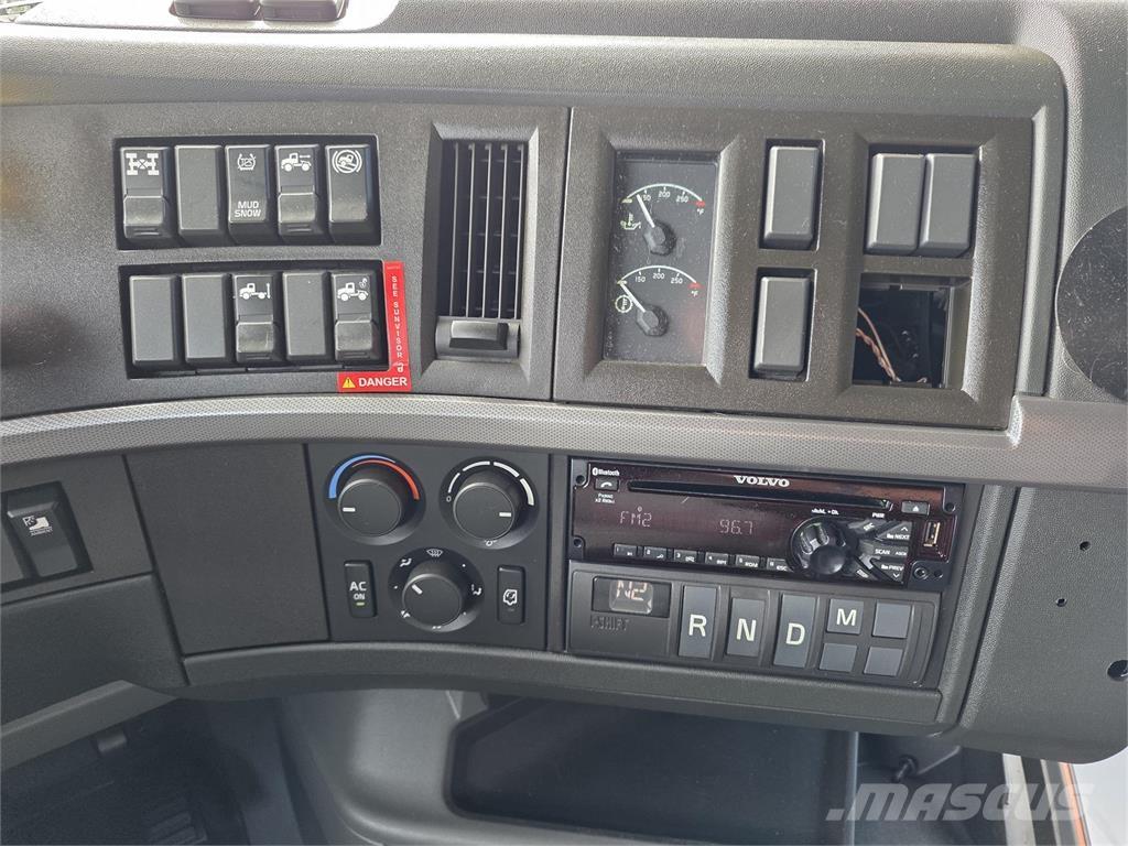 Volvo VNL64T760 Naudoti vilkikai