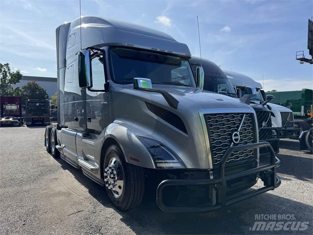 Volvo VNL64T760 Naudoti vilkikai