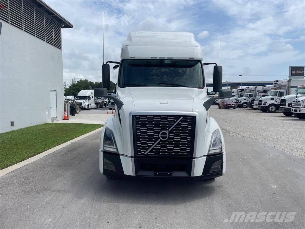 Volvo VNL64T760 Naudoti vilkikai