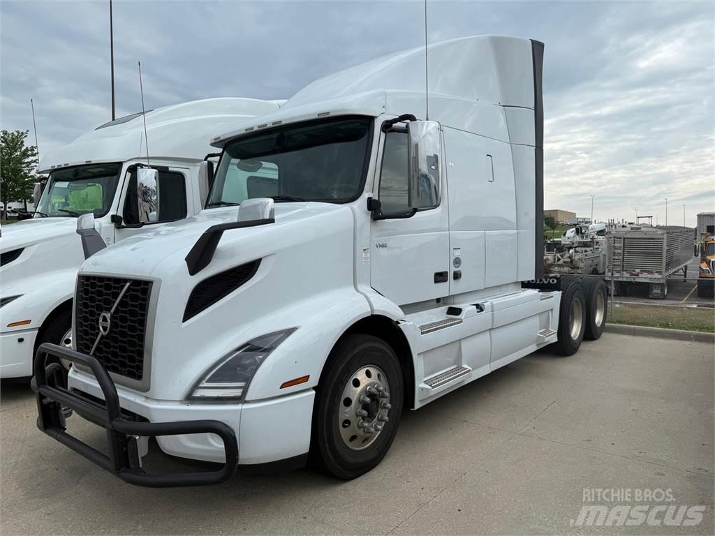 Volvo VNL64T760 Naudoti vilkikai