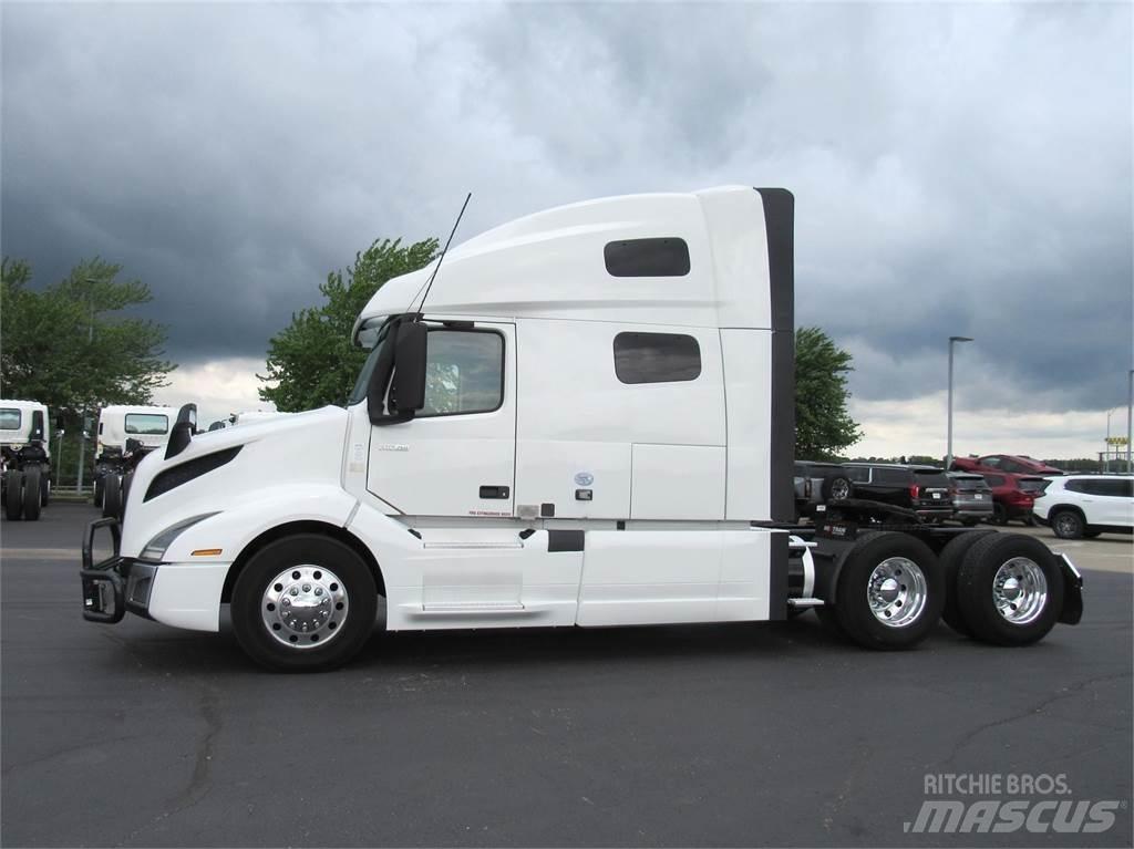 Volvo VNL64T760 Naudoti vilkikai