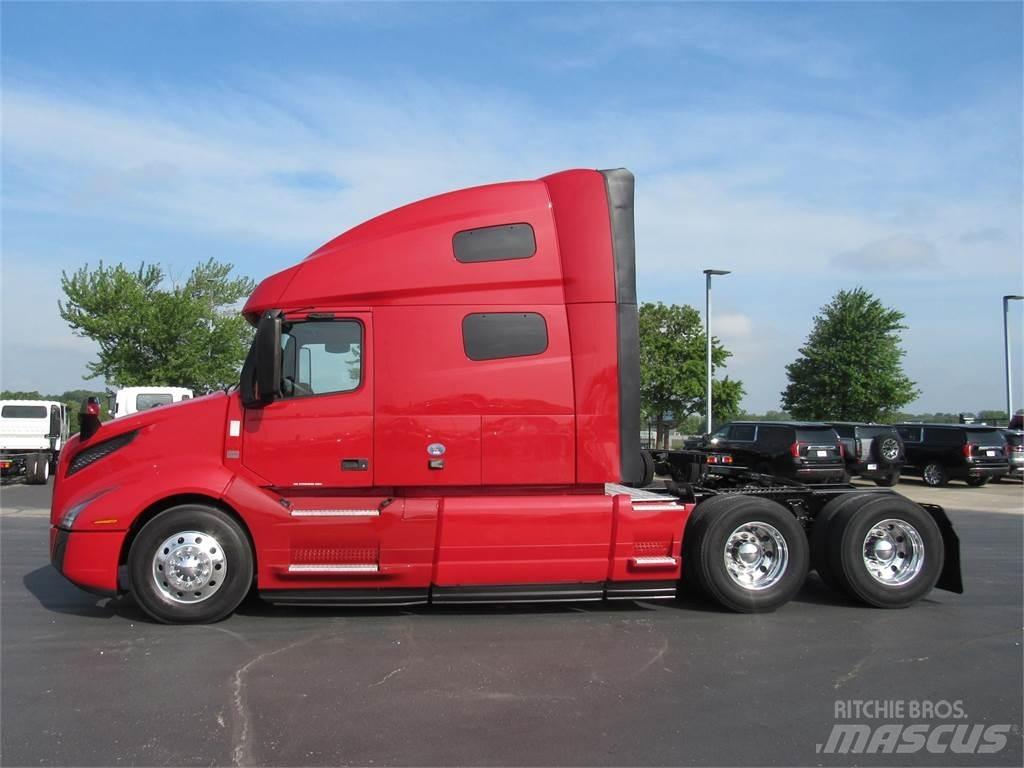 Volvo VNL64T760 Naudoti vilkikai