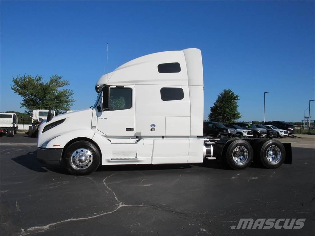 Volvo VNL64T760 Naudoti vilkikai