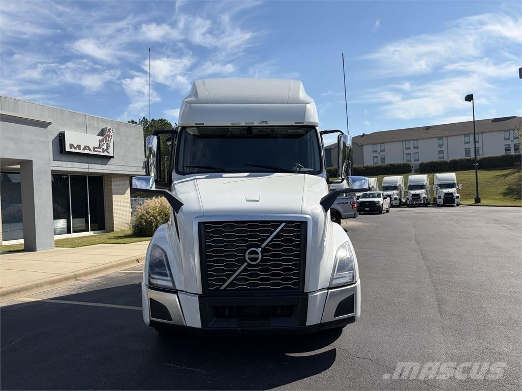 Volvo VNL64T760 Naudoti vilkikai