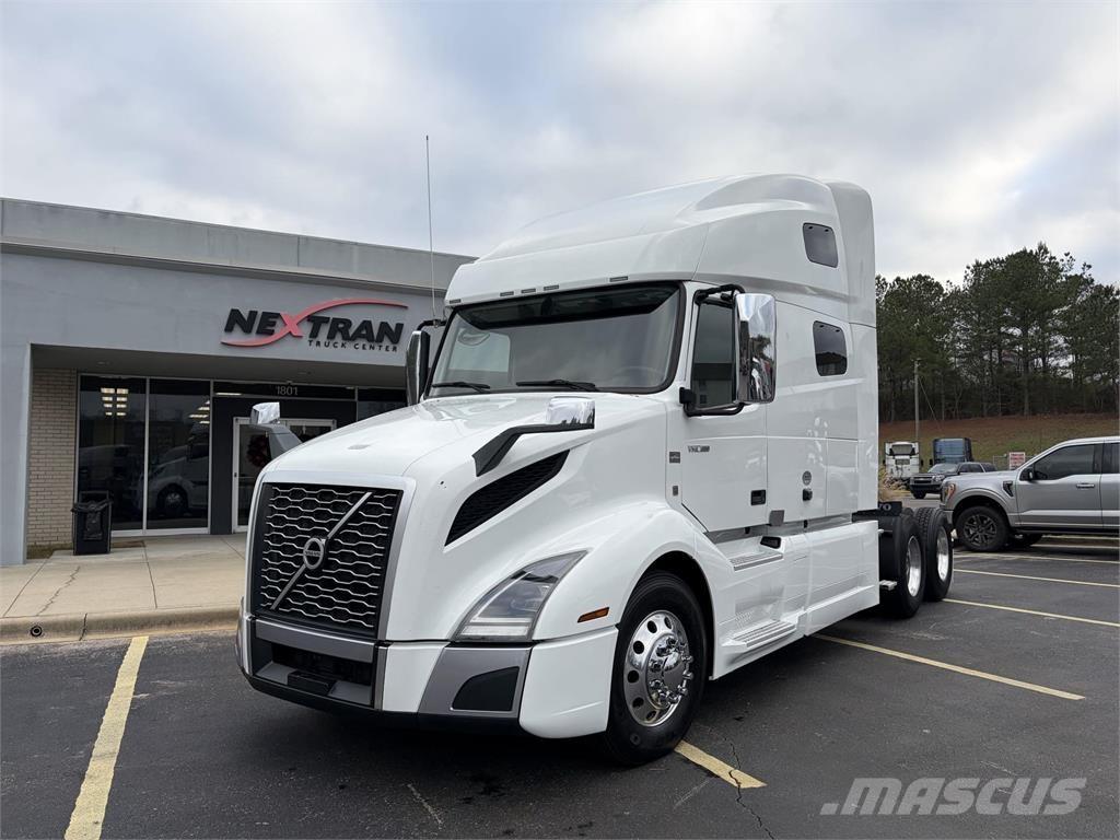 Volvo VNL64T760 Naudoti vilkikai