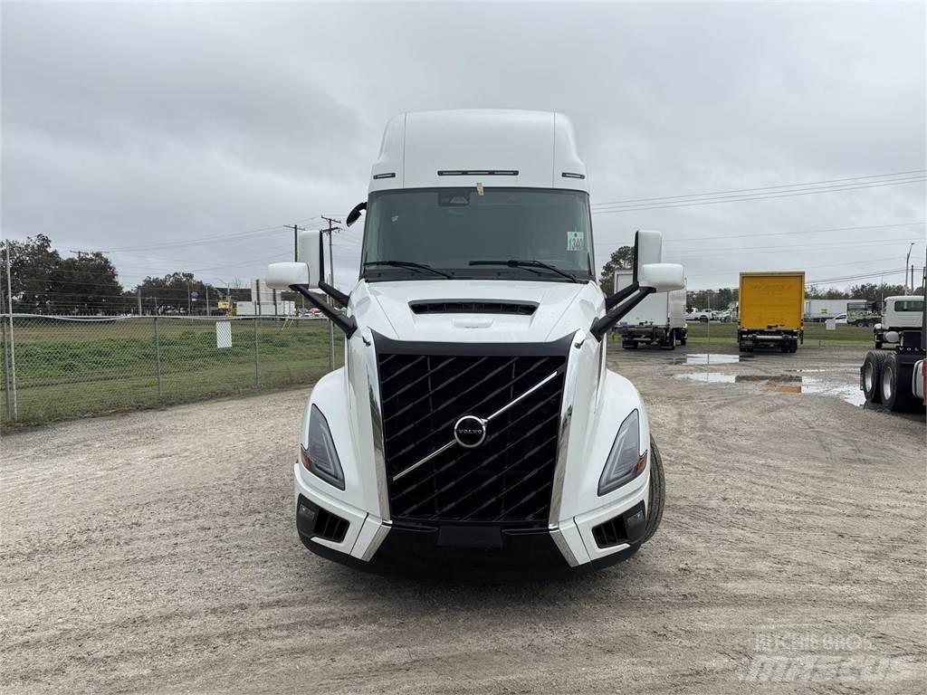 Volvo VNL64T860 Naudoti vilkikai