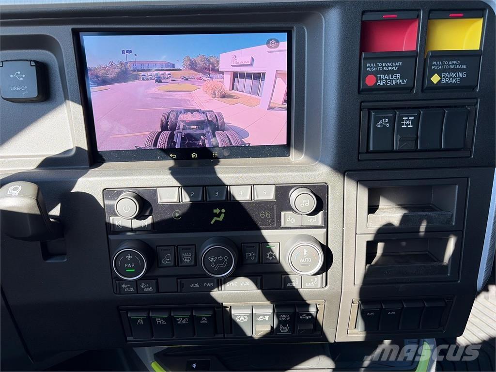 Volvo VNL64T860 Naudoti vilkikai