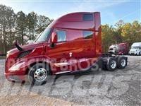 Volvo VNL64T860 Naudoti vilkikai
