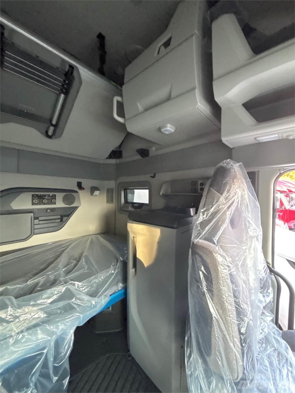 Volvo VNL64T860 Naudoti vilkikai