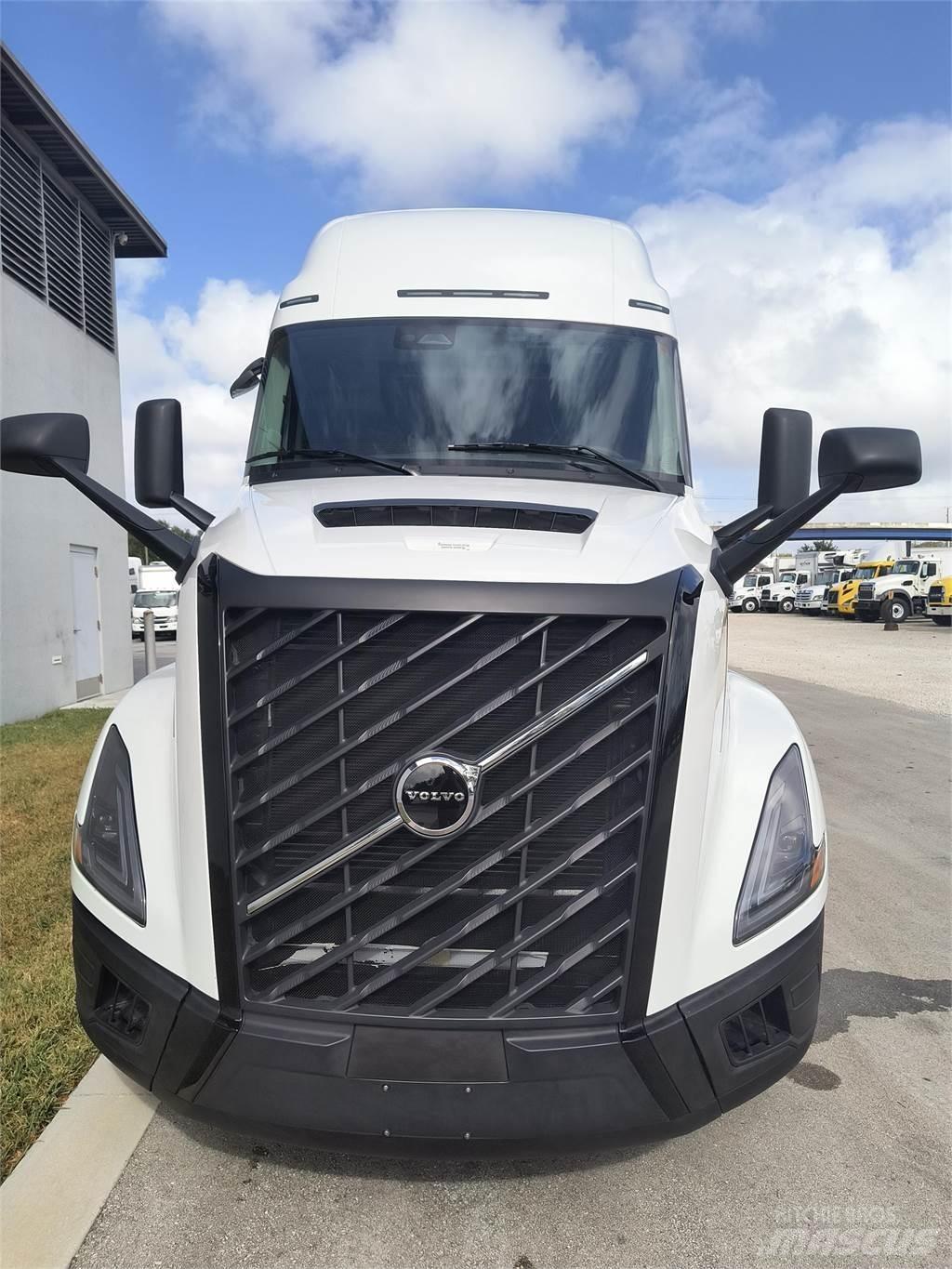 Volvo VNL64T860 Naudoti vilkikai