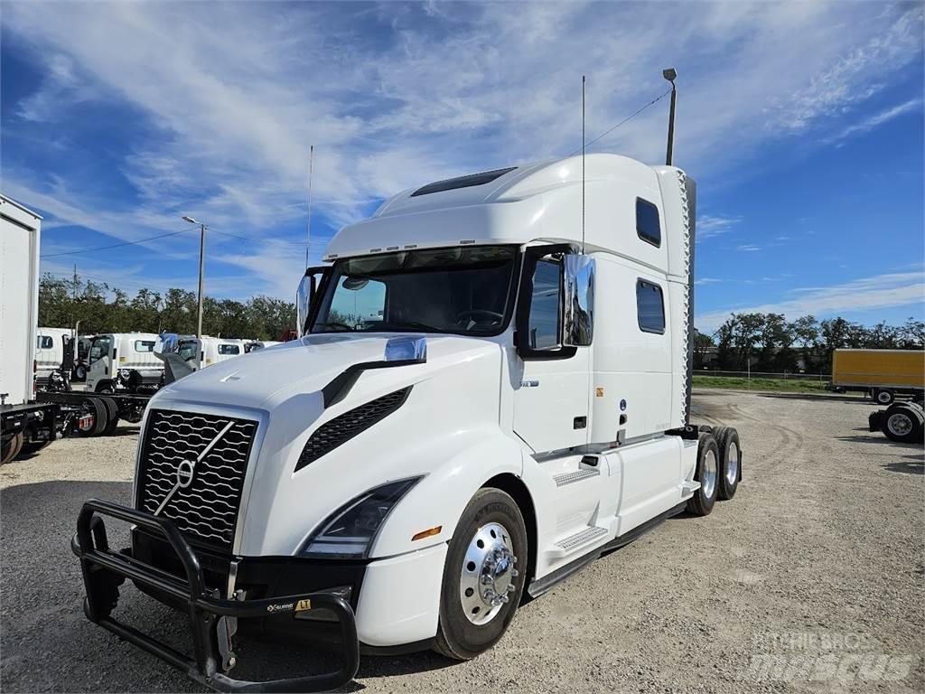 Volvo VNL64T860 Naudoti vilkikai
