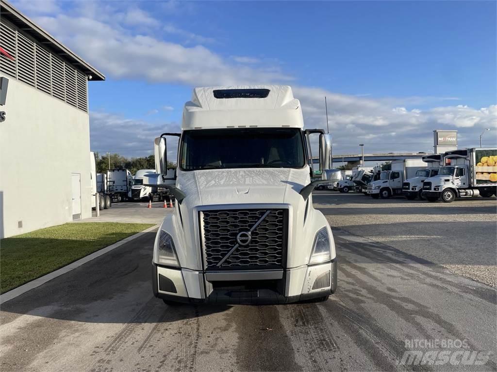 Volvo VNL64T860 Naudoti vilkikai