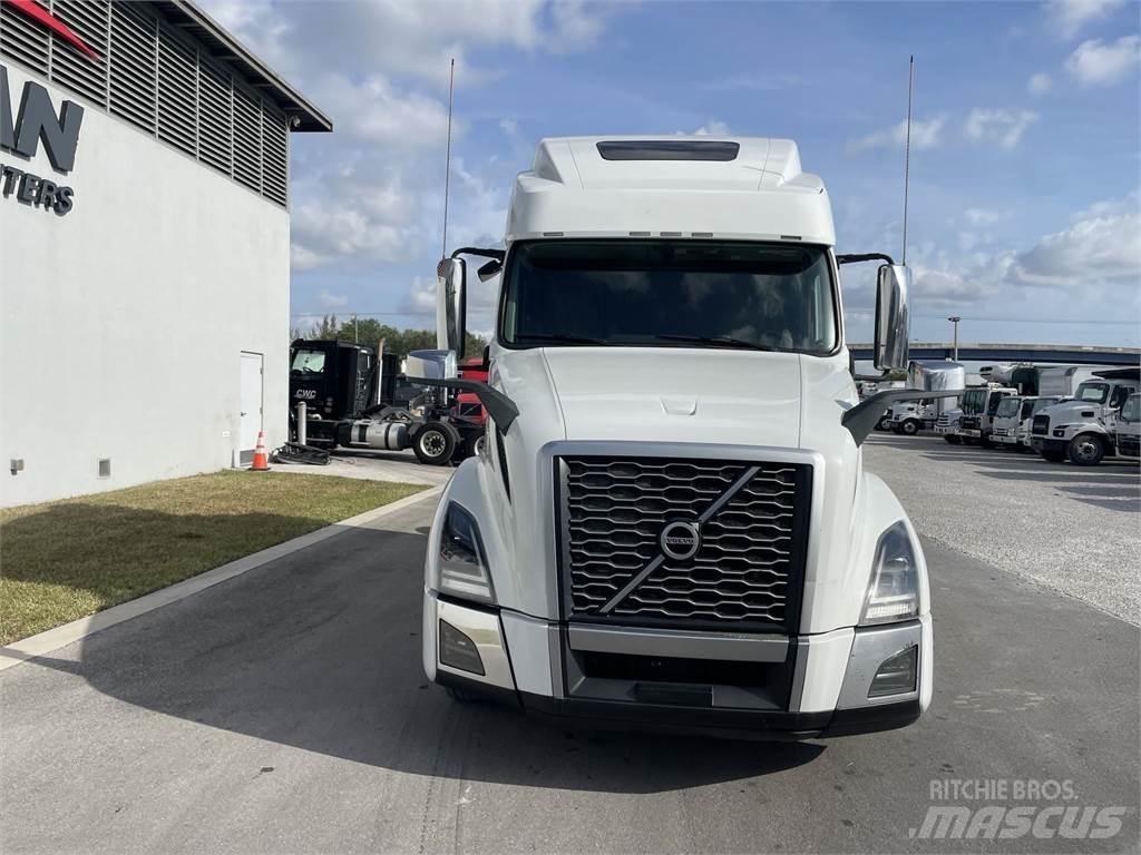 Volvo VNL64T860 Naudoti vilkikai