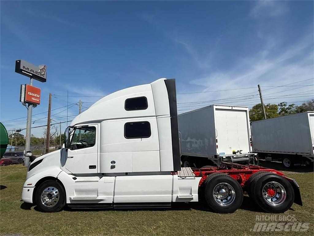 Volvo VNL64T860 Naudoti vilkikai
