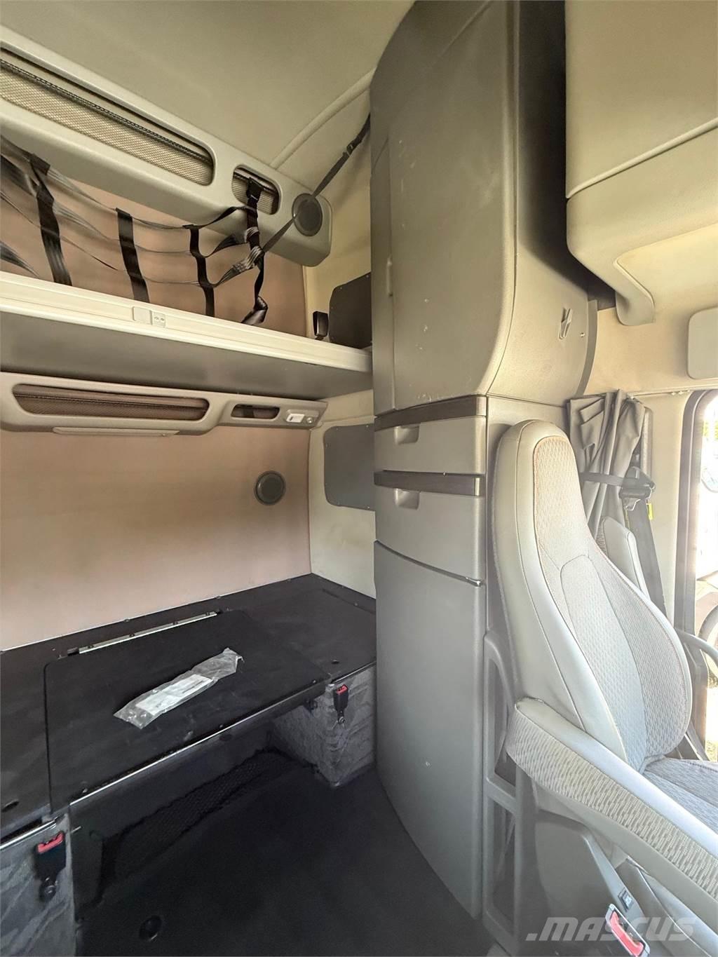 Volvo VNL64T860 Naudoti vilkikai