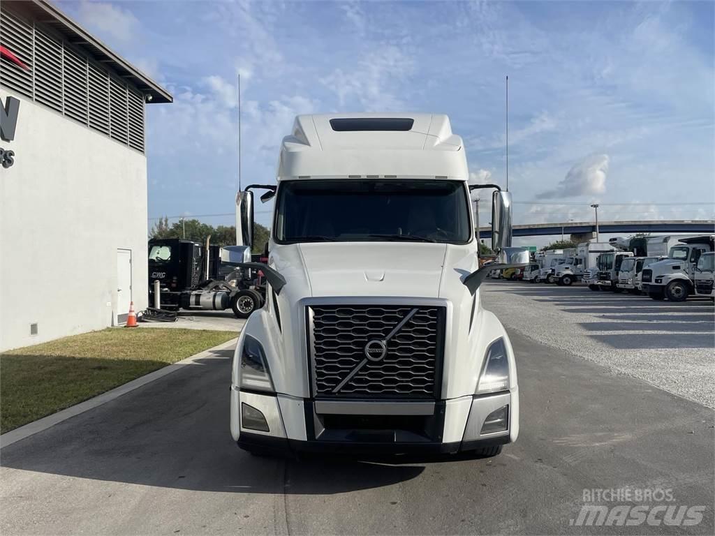 Volvo VNL64T860 Naudoti vilkikai