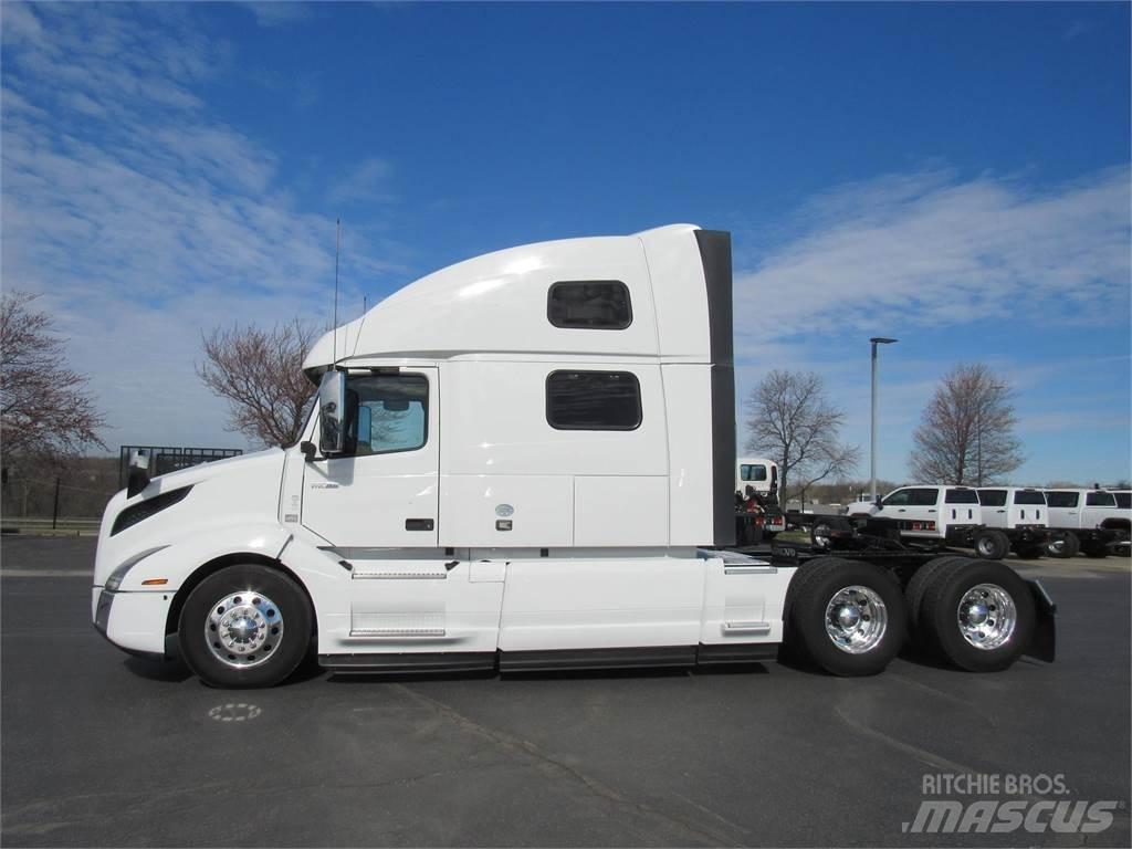 Volvo VNL64T860 Naudoti vilkikai