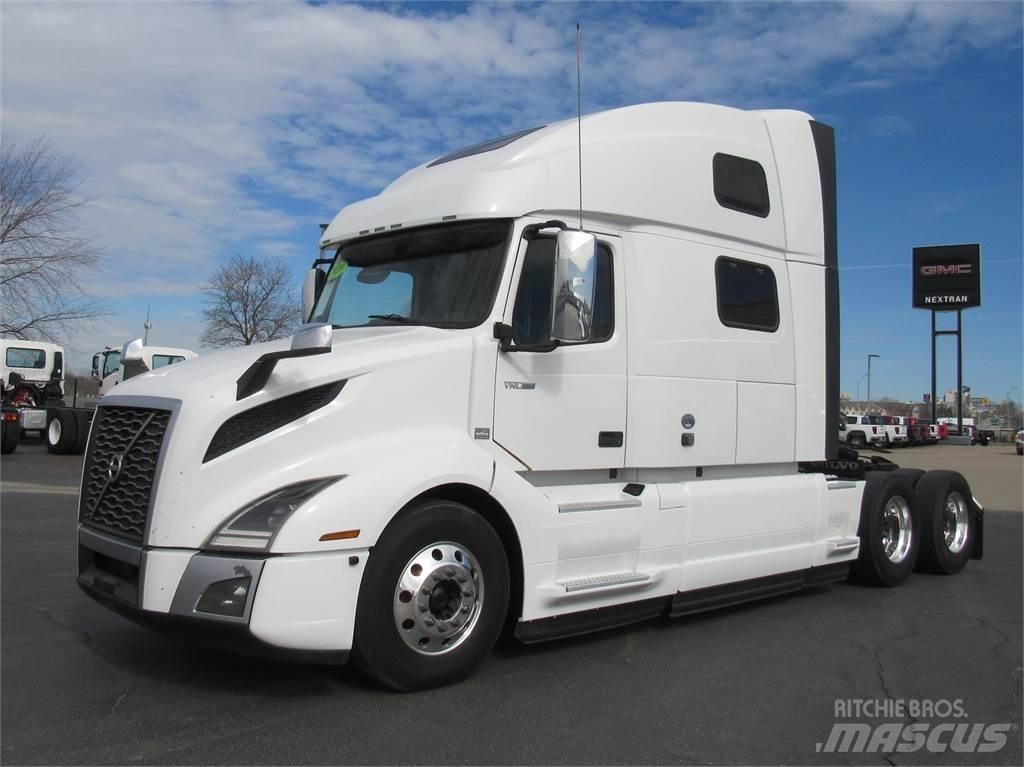 Volvo VNL64T860 Naudoti vilkikai