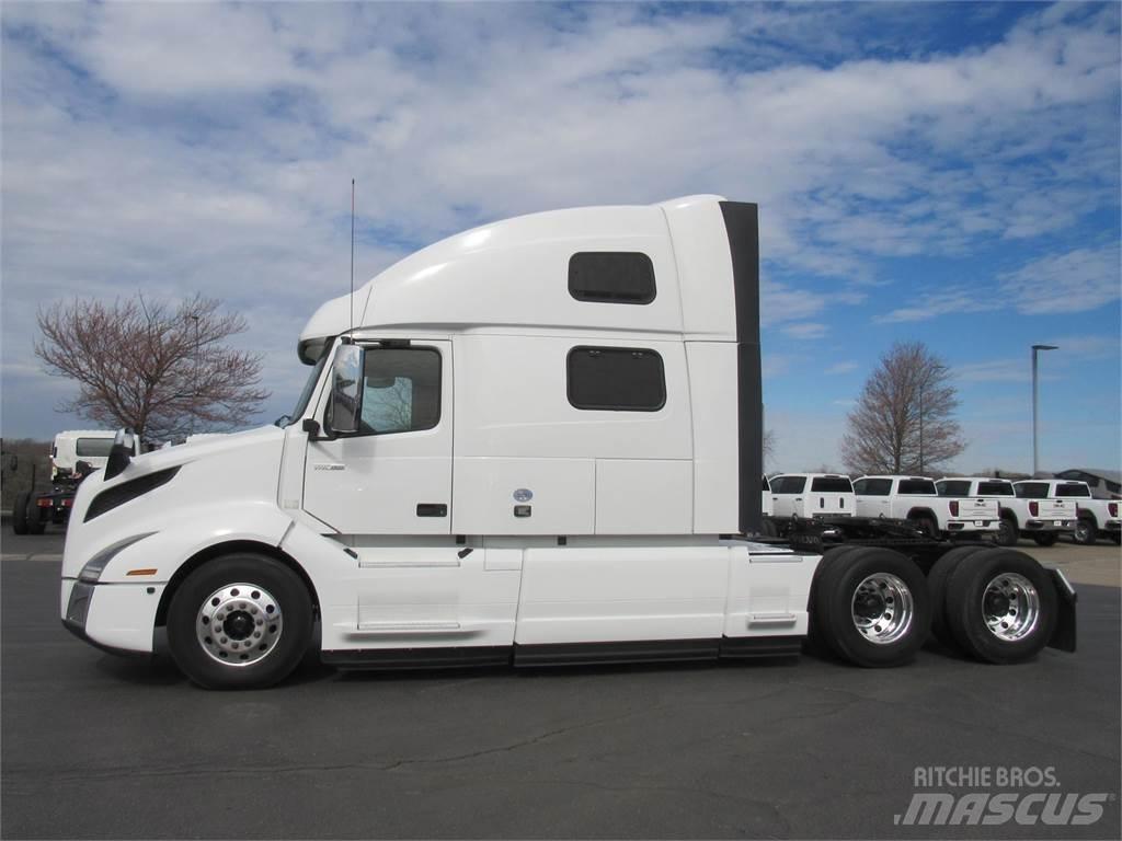 Volvo VNL64T860 Naudoti vilkikai