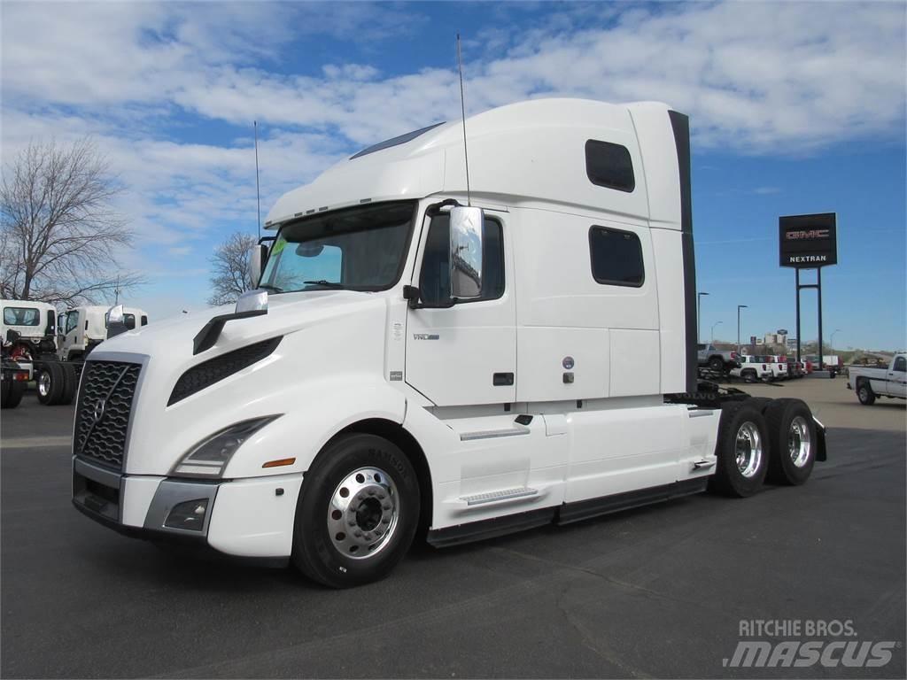 Volvo VNL64T860 Naudoti vilkikai
