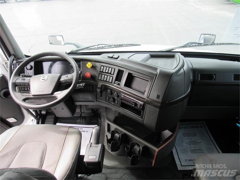 Volvo VNL64T860 Naudoti vilkikai