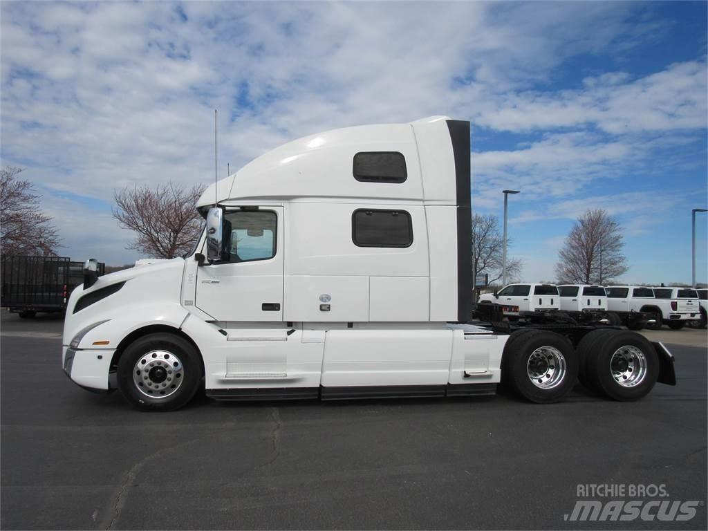 Volvo VNL64T860 Naudoti vilkikai