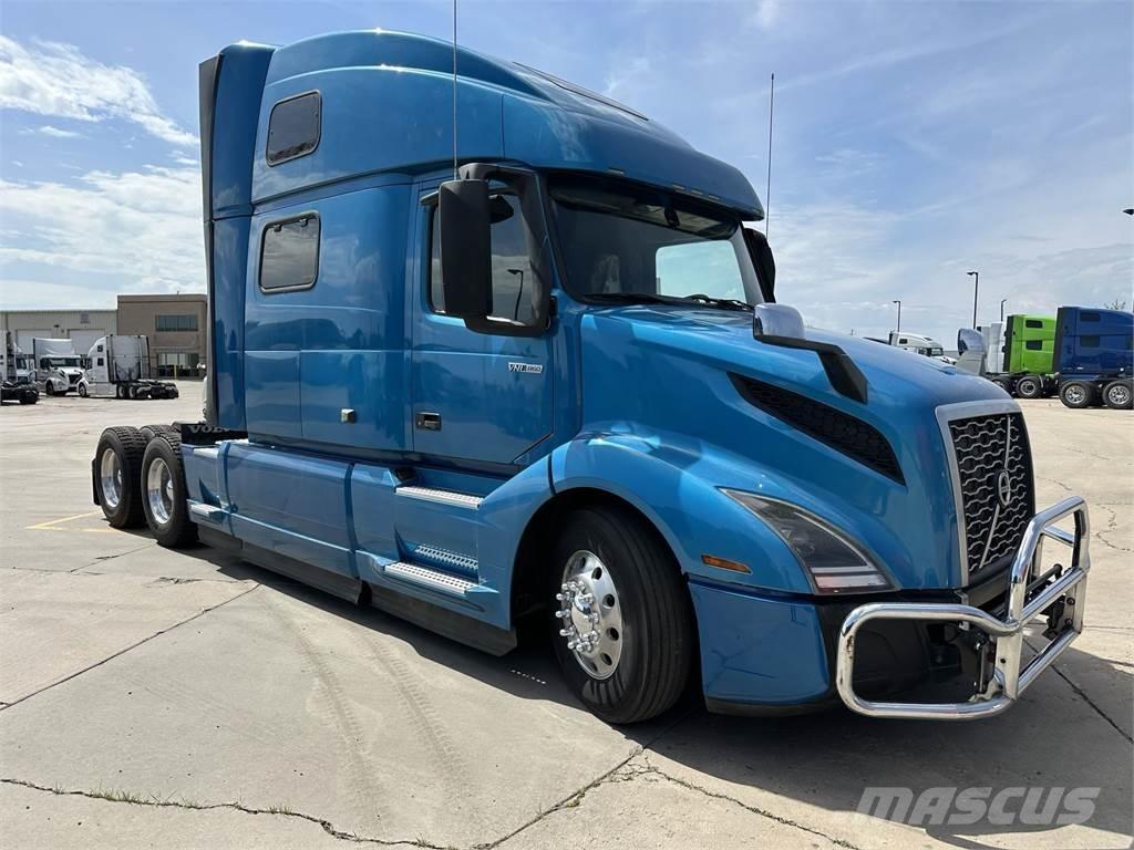 Volvo VNL64T860 Naudoti vilkikai