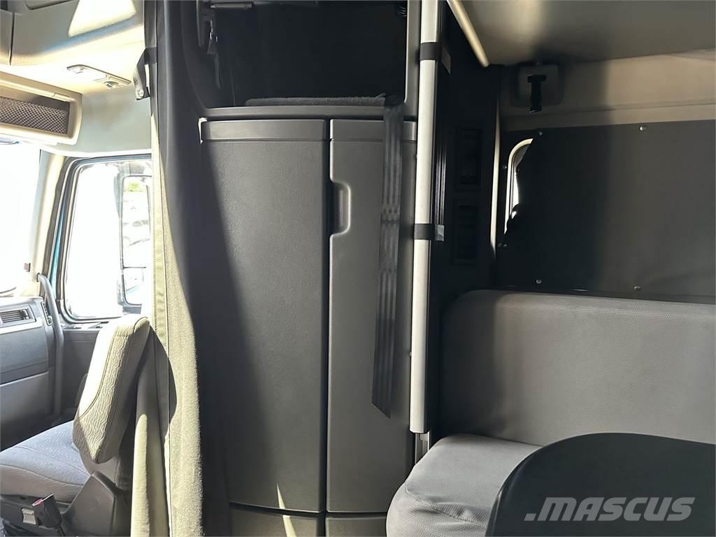 Volvo VNL64T860 Naudoti vilkikai