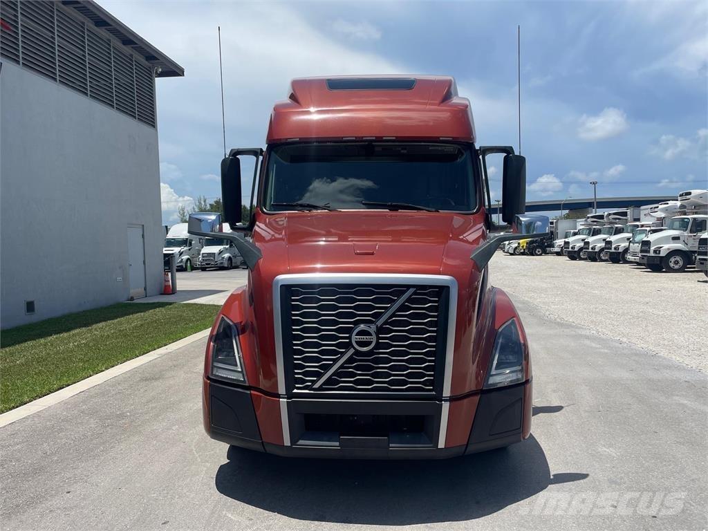 Volvo VNL64T860 Naudoti vilkikai