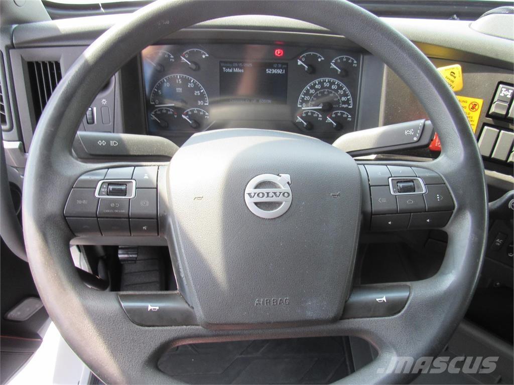 Volvo VNL64T860 Naudoti vilkikai