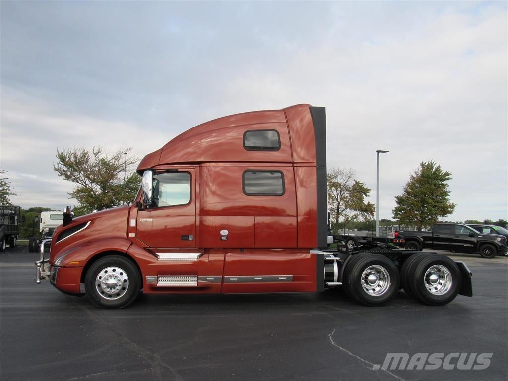Volvo VNL64T860 Naudoti vilkikai