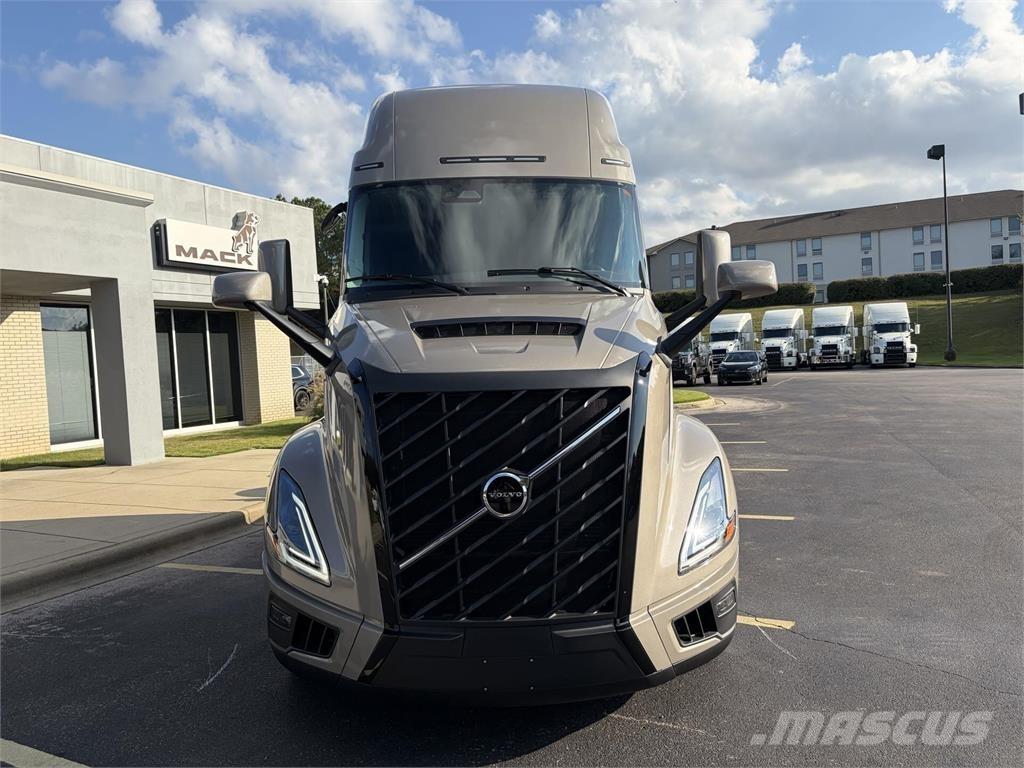 Volvo VNL64T860 Naudoti vilkikai