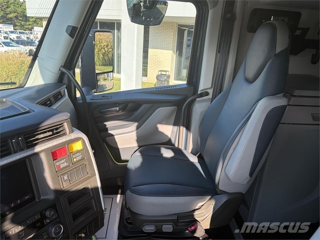 Volvo VNL64T860 Naudoti vilkikai