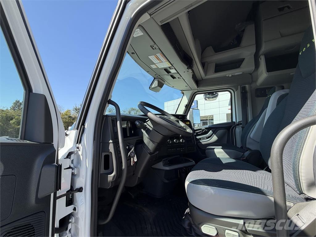 Volvo VNL64T860 Naudoti vilkikai