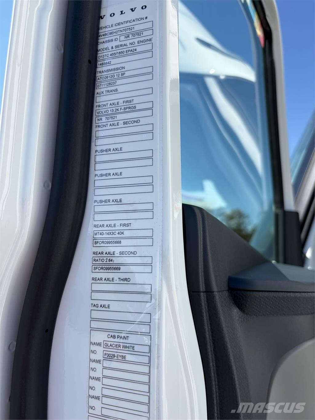 Volvo VNL64T860 Naudoti vilkikai