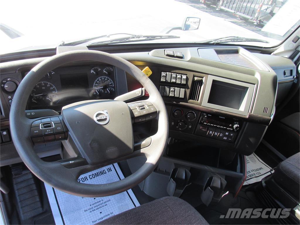 Volvo VNL64T860 Naudoti vilkikai