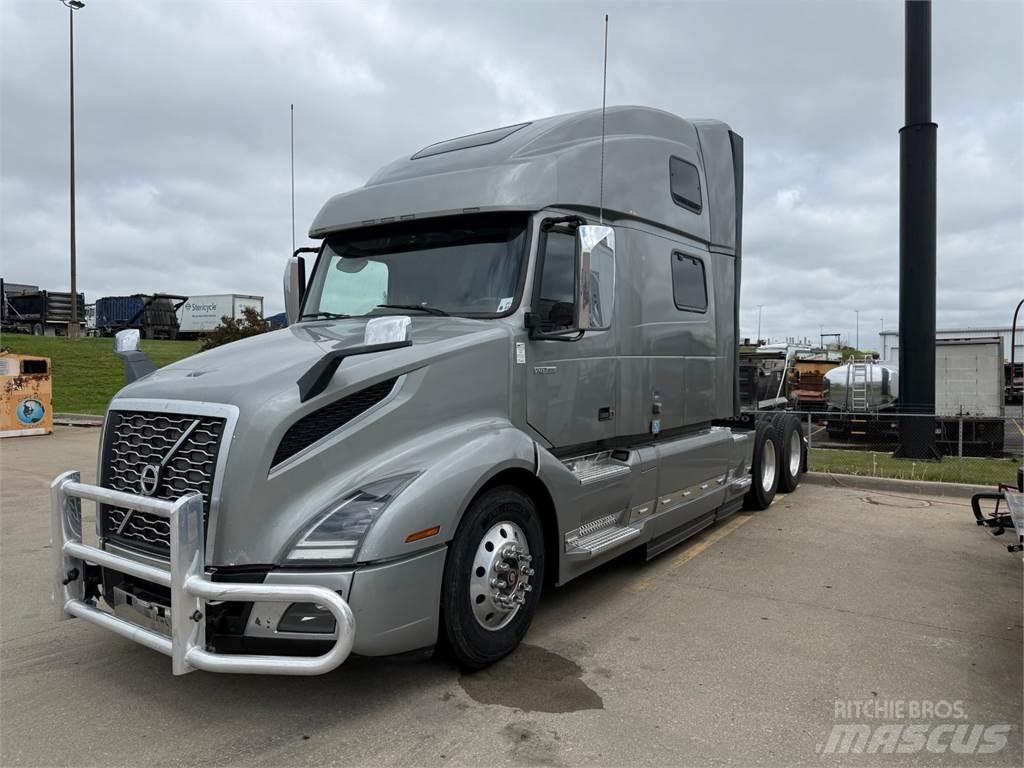 Volvo VNL860 Naudoti vilkikai