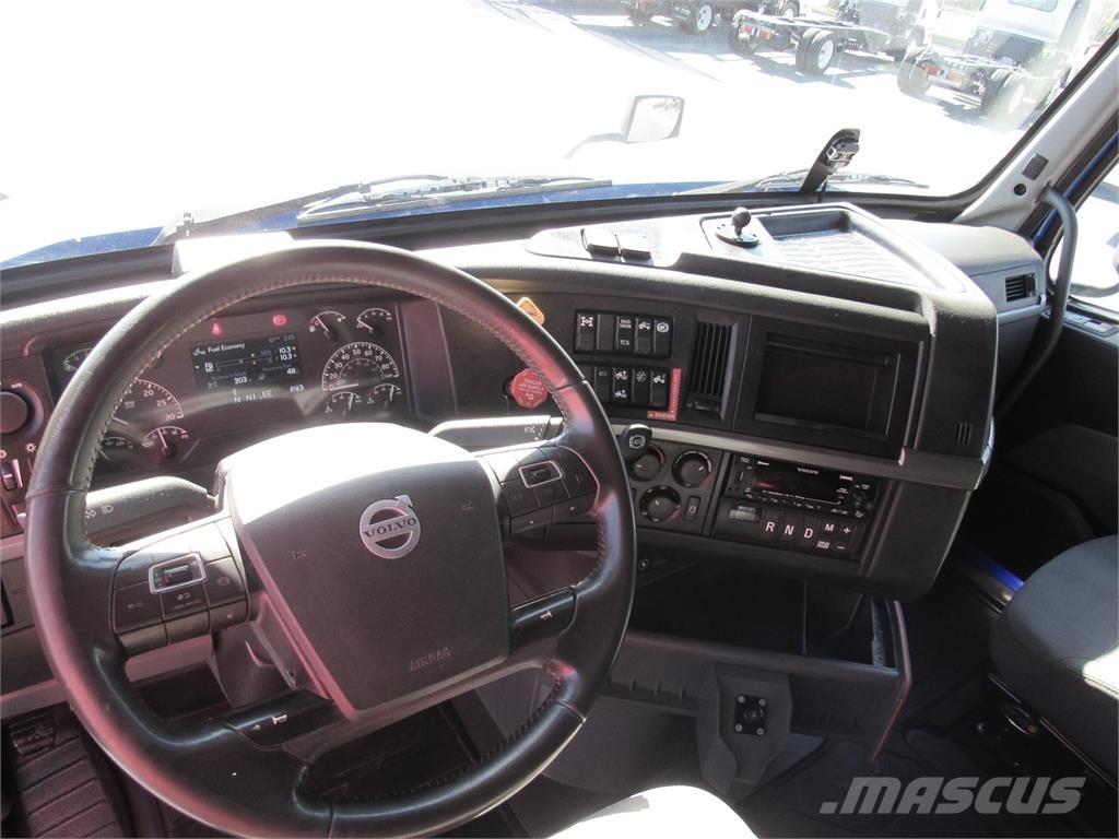 Volvo VNL860 Naudoti vilkikai