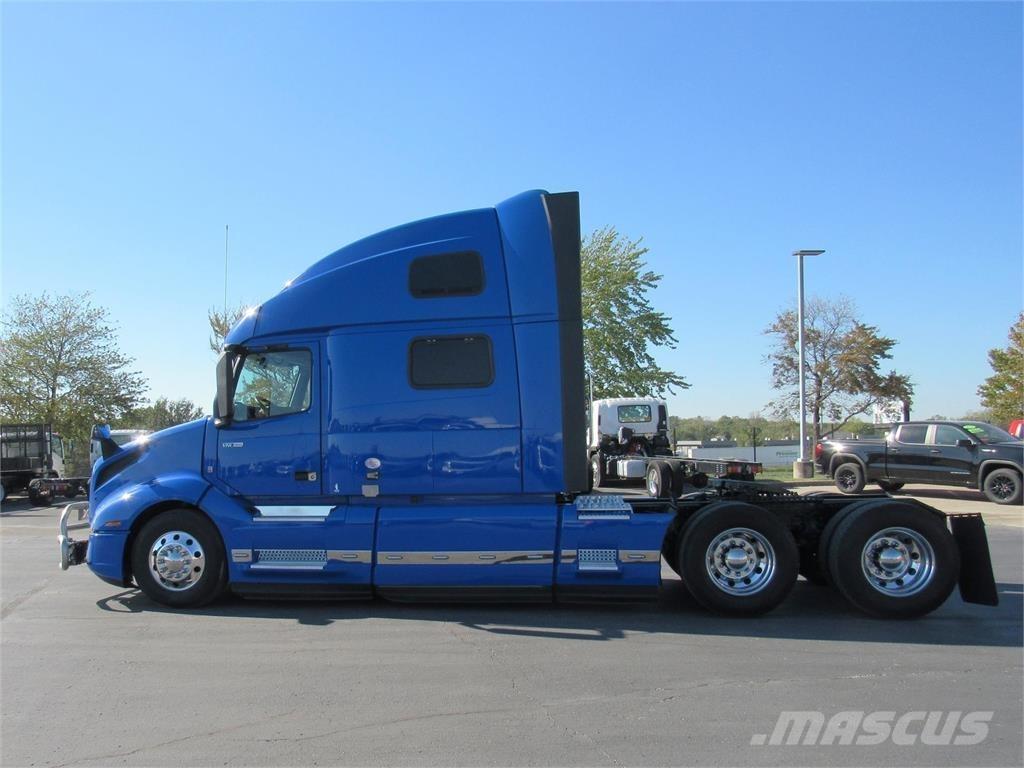 Volvo VNL860 Naudoti vilkikai