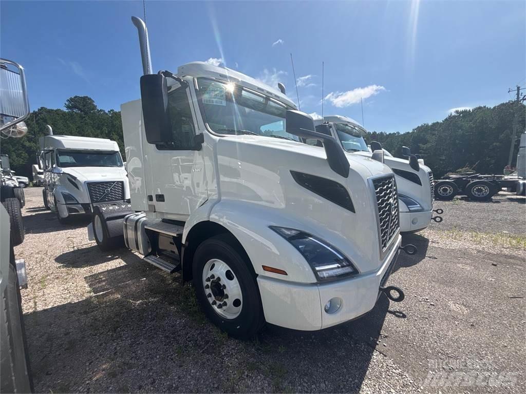 Volvo VNR42T300 Naudoti vilkikai