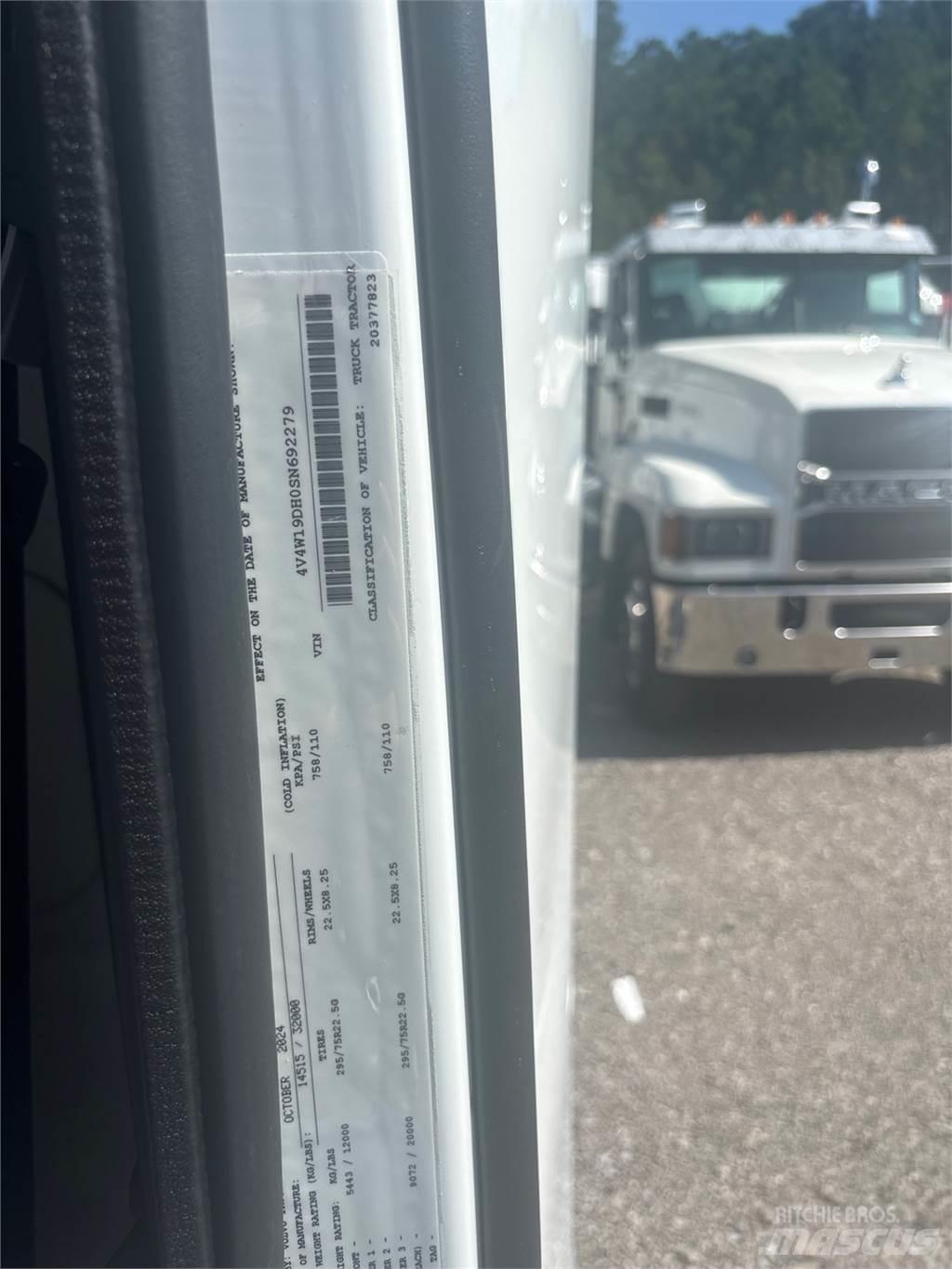 Volvo VNR42T300 Naudoti vilkikai
