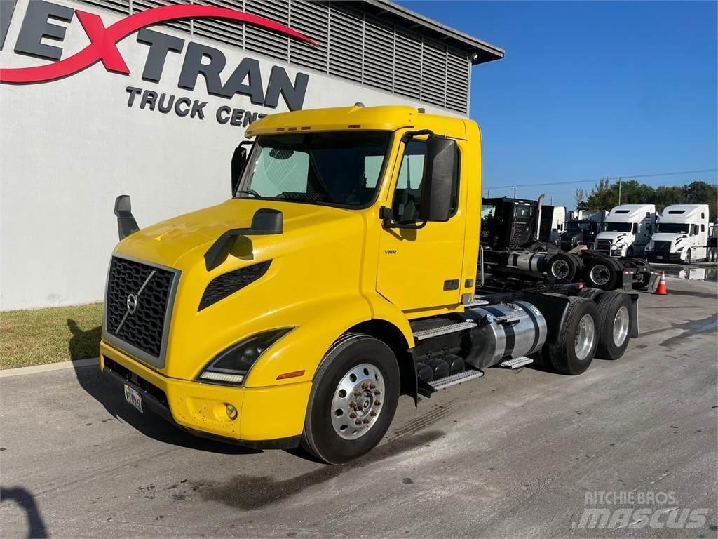 Volvo VNR64T Naudoti vilkikai